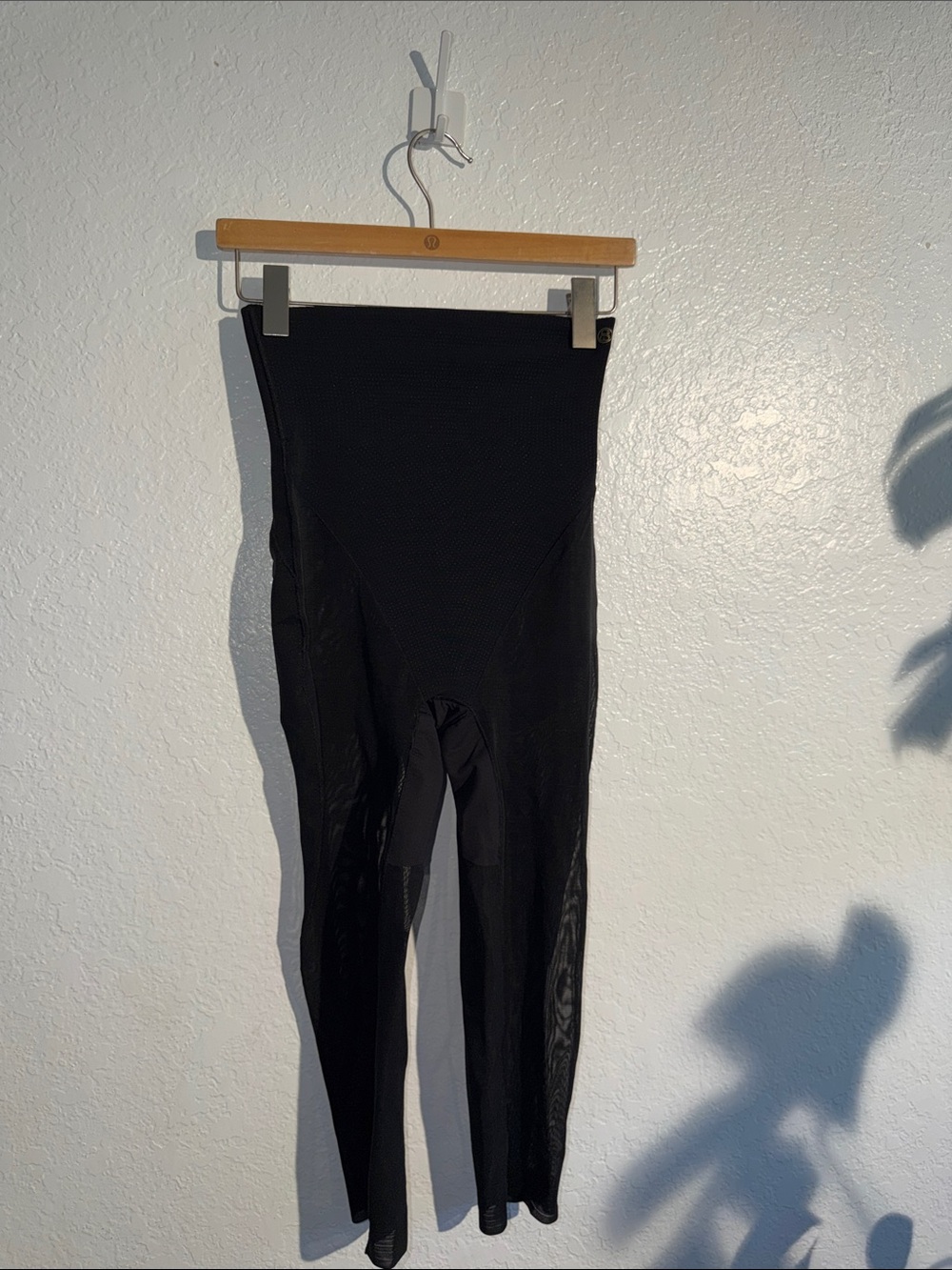 NWOT MeshSmooth™ Butt-Lifting Capri nwot - Picture 5 of 9